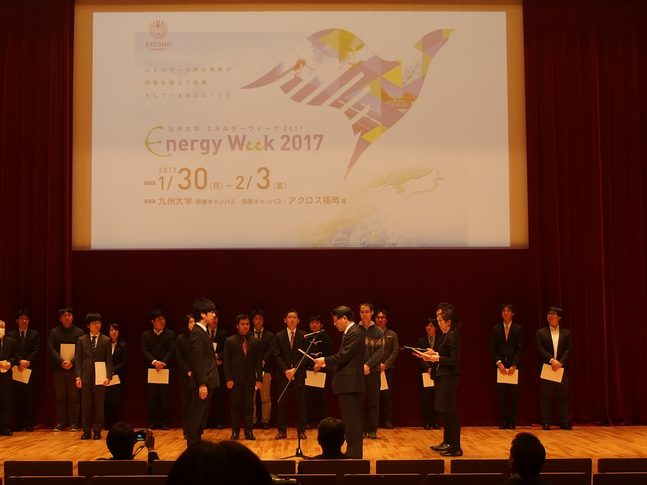 Takamura (D1/Department of Hydoroen Energy Systems) won Silver Prize in Kyushu University Energy Week 2017.