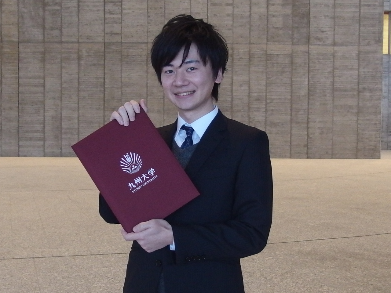 Takamura (D1/Department of Hydoroen Energy Systems) won Silver Prize in Kyushu University Energy Week 2017.