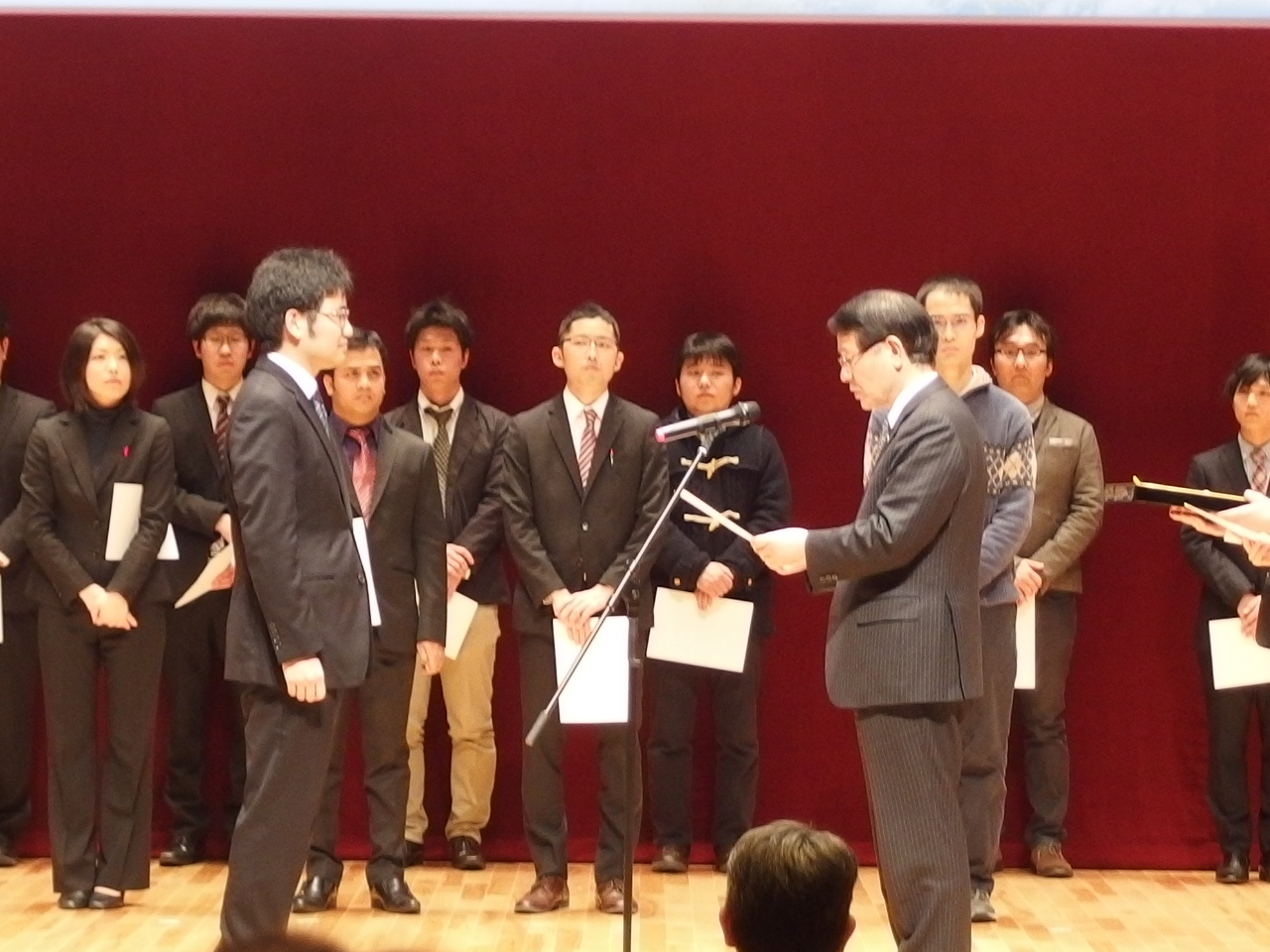 Fujisaki (D1/GA) won the Presidential Award and Bronze Prize in Kyushu University Energy Week 2017.